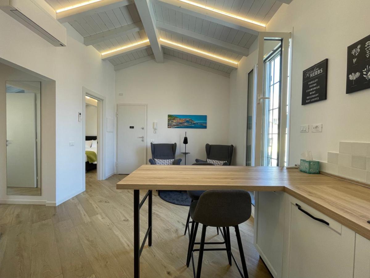 Sun Luxury Apartment In Centro Storico Киавари Екстериор снимка