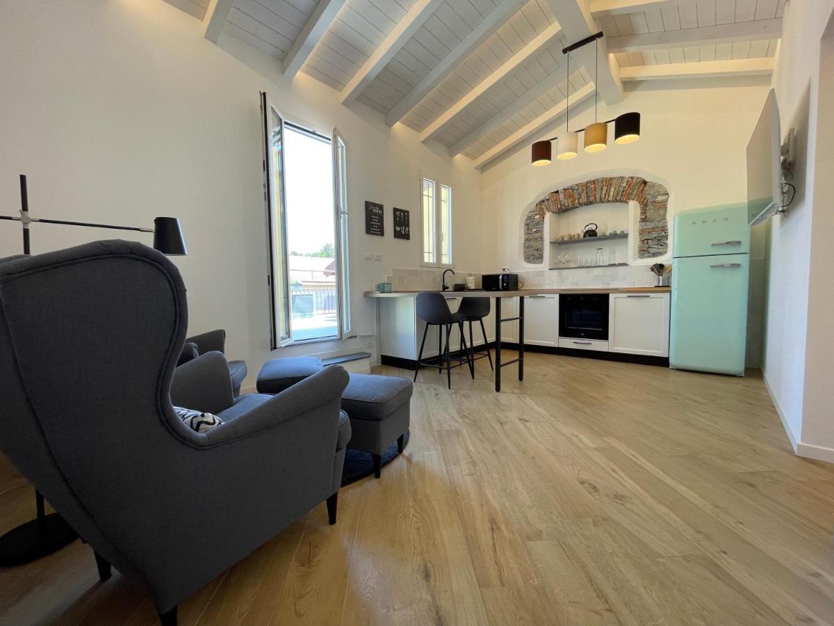 Sun Luxury Apartment In Centro Storico Киавари Екстериор снимка